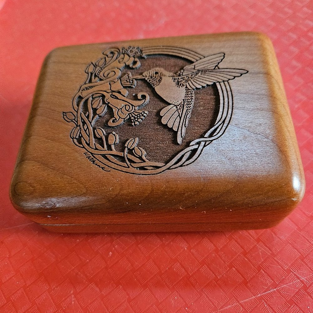 wooden music box lined inside plays fur Elise